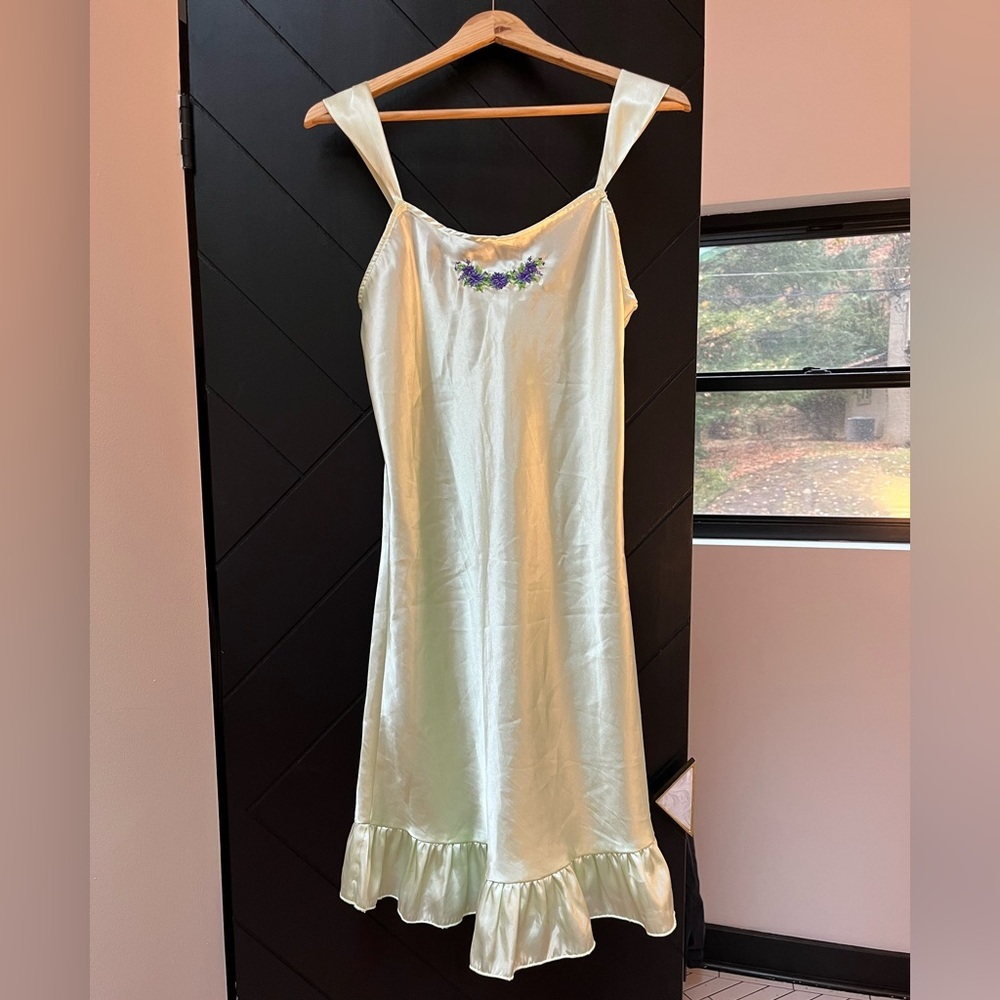 Elegant light green Nightgown slip dress with Floral Embroidery Y2K Women’s S